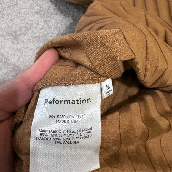 Reformation Libra knit dress M NWOT - Picture 3 of 5